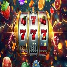 မြန်မာနိုင်ငံတွင် Wave Money နှင့် KBZPay မှတစ်ဆင့် အွန်လိုင်းငွေပေးချေမှု ဆောင်ရွက်နေသောမြင်ကွင်း